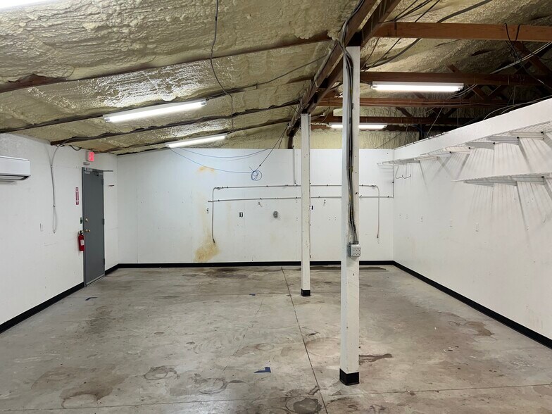 More Photos Of 15148 S 33rd West Ave, Glenpool Manufacturing For Lease