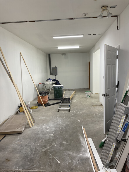 More Photos Of 130 Lenox Ave, Stamford Warehouse For Sale