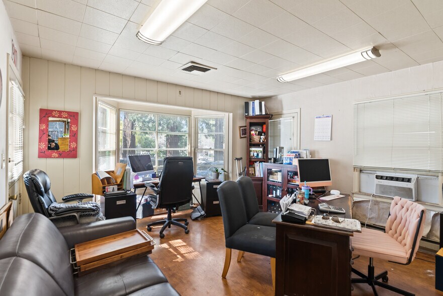 More Photos Of 14496 Oak Pl, Saratoga Restaurant For Sale