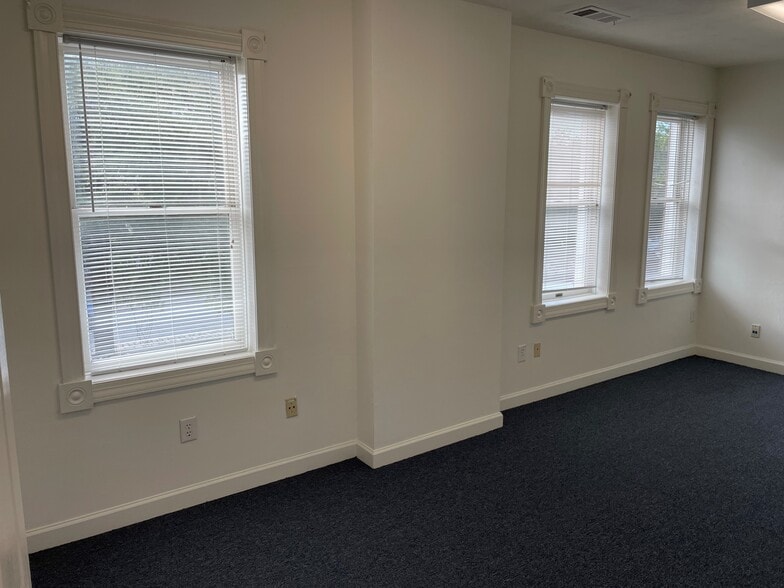 More Photos Of 728-730 High St, Portsmouth Storefront Retail Office For Lease