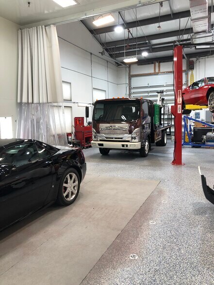 More Photos Of 3939 Tollhouse Dr, Naples Warehouse For Lease