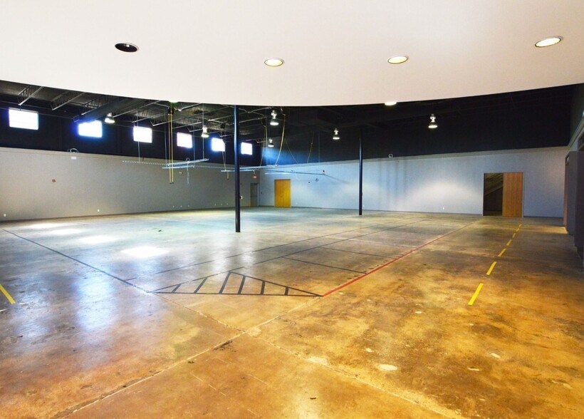 More Photos Of 202 NE Loop 410, San Antonio Flex For Lease