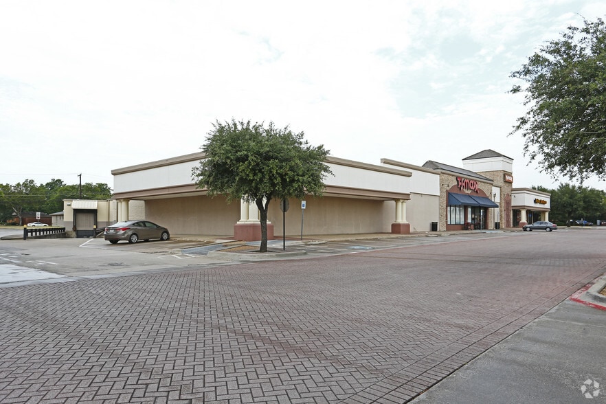 More Photos Of 501 W Belt-Line Rd, Richardson Unknown For Lease