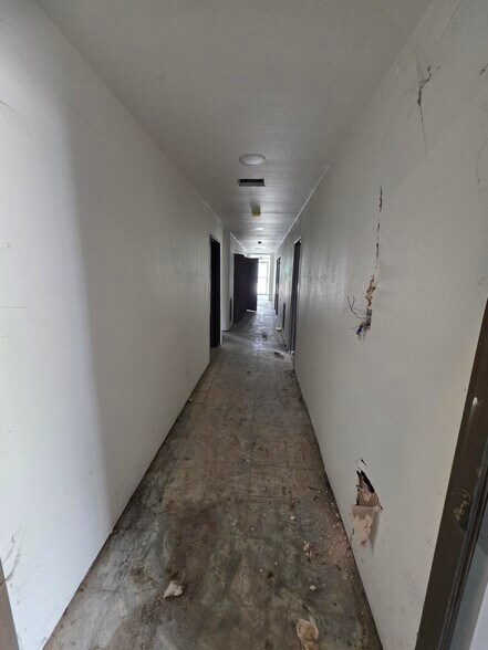 More Photos Of 6400 N Main St, Baytown Unknown For Lease
