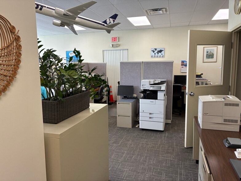 More Photos Of 1448 Riverdale St, West Springfield General Retail For Lease