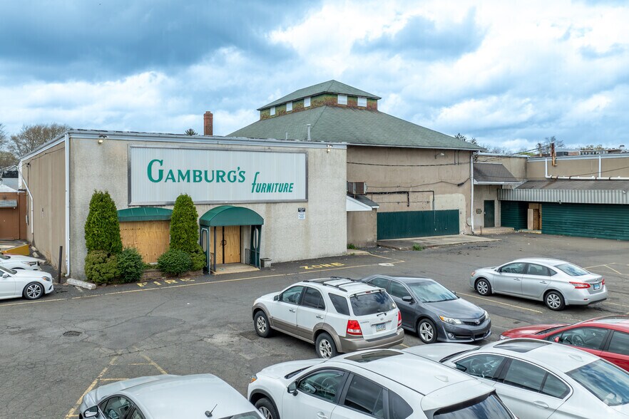 More Photos Of 107 S York Rd, Hatboro Storefront For Sale