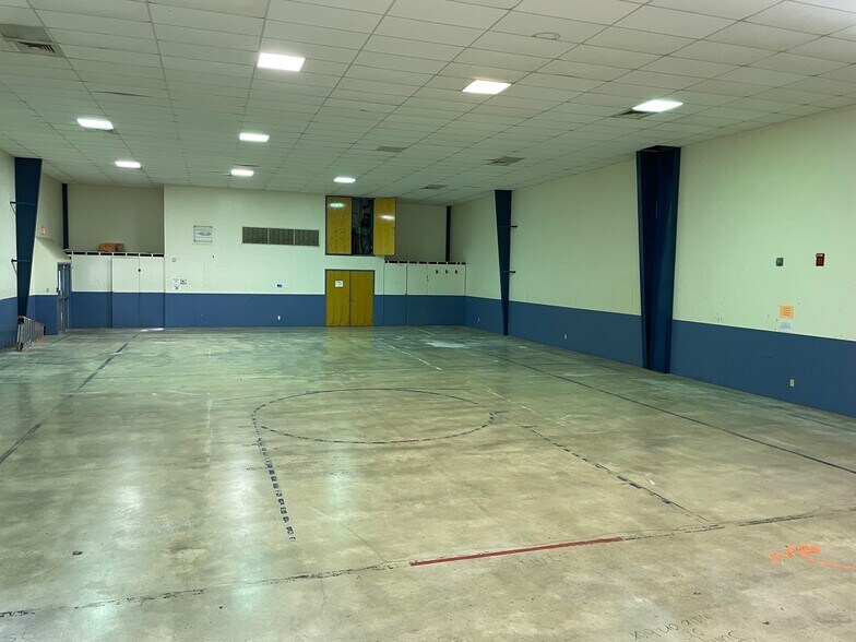 More Photos Of 216 E College St, Seguin Flex For Sale