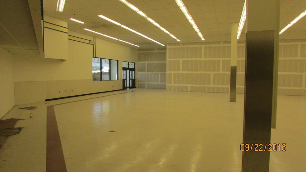 More Photos Of 2002-2012 Lee Hwy, Bristol Unknown For Lease