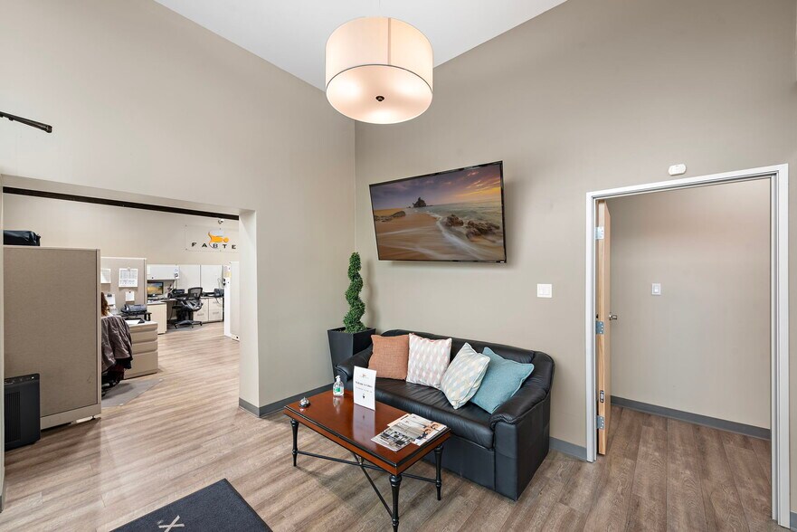 More Photos Of 615-623 S State College Blvd, Fullerton Distribution For Sale