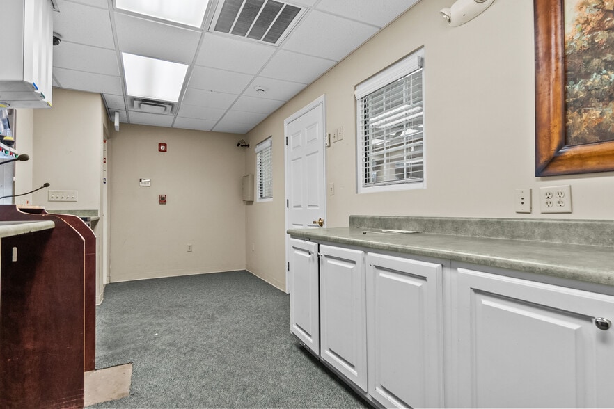 More Photos Of 239 Cedric St, Leesburg Office For Sale