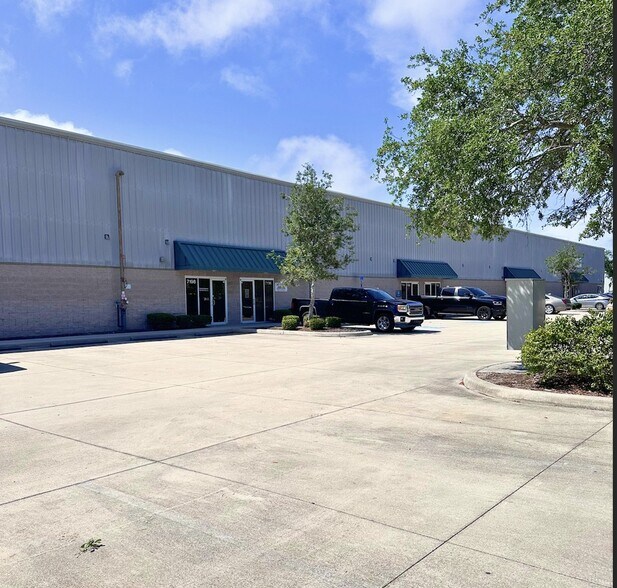 More Photos Of 7182-7208 E 21st St, Sarasota Light Manufacturing For Sale
