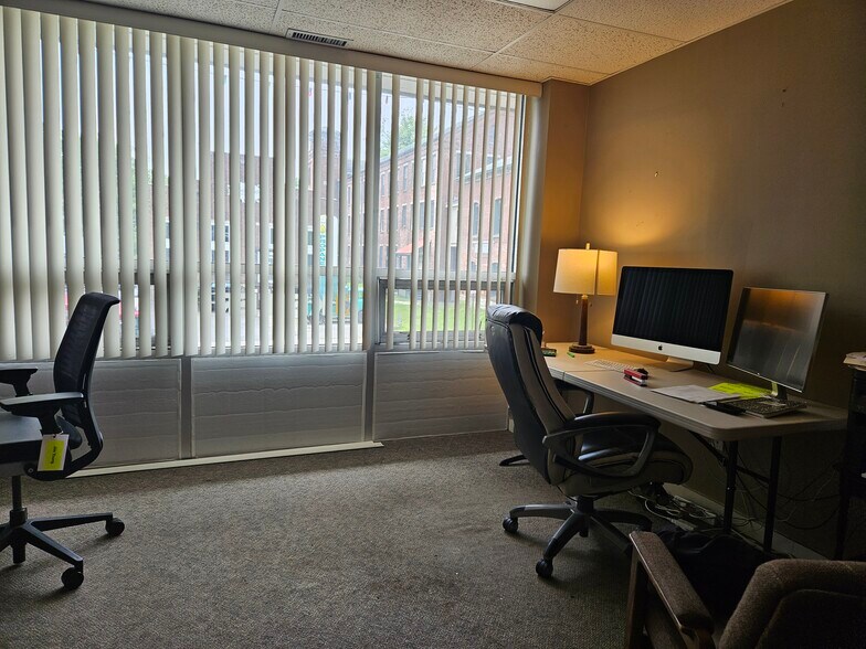 More Photos Of 35 Main St, Florence Storefront Retail Office For Lease