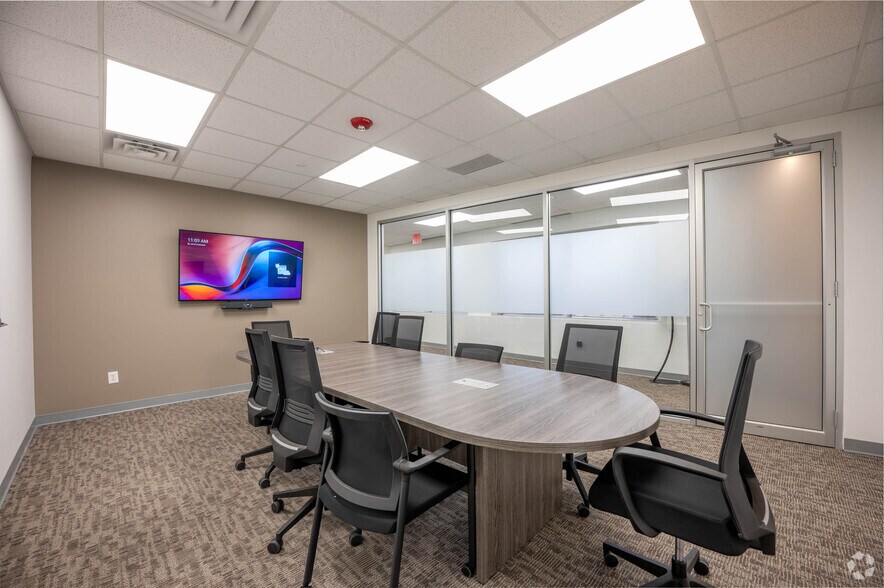 More Photos Of 3905 Vincennes Rd, Indianapolis Office For Lease