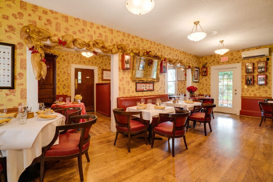 More Photos Of 729 NE 3rd St, Mcminnville Restaurant For Sale