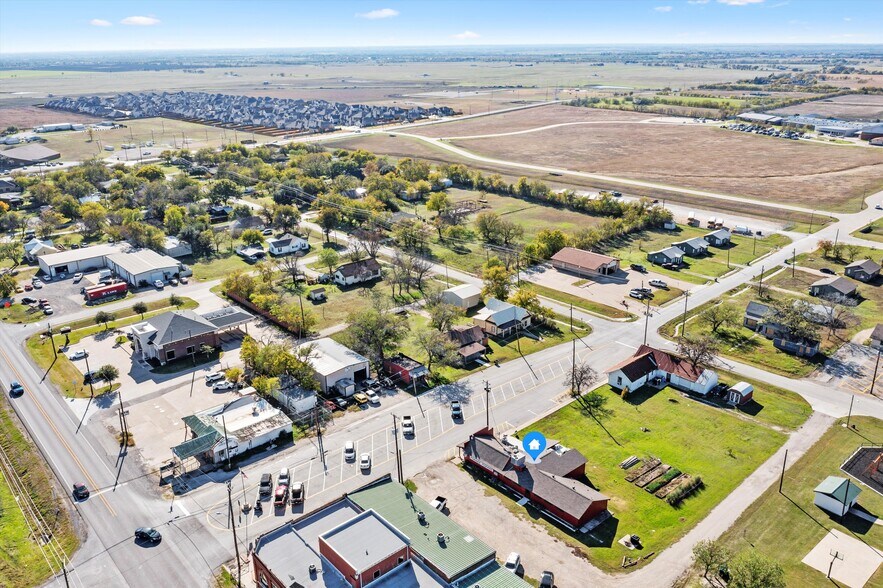 More Photos Of 110 W Bailey St, Ponder Restaurant For Sale