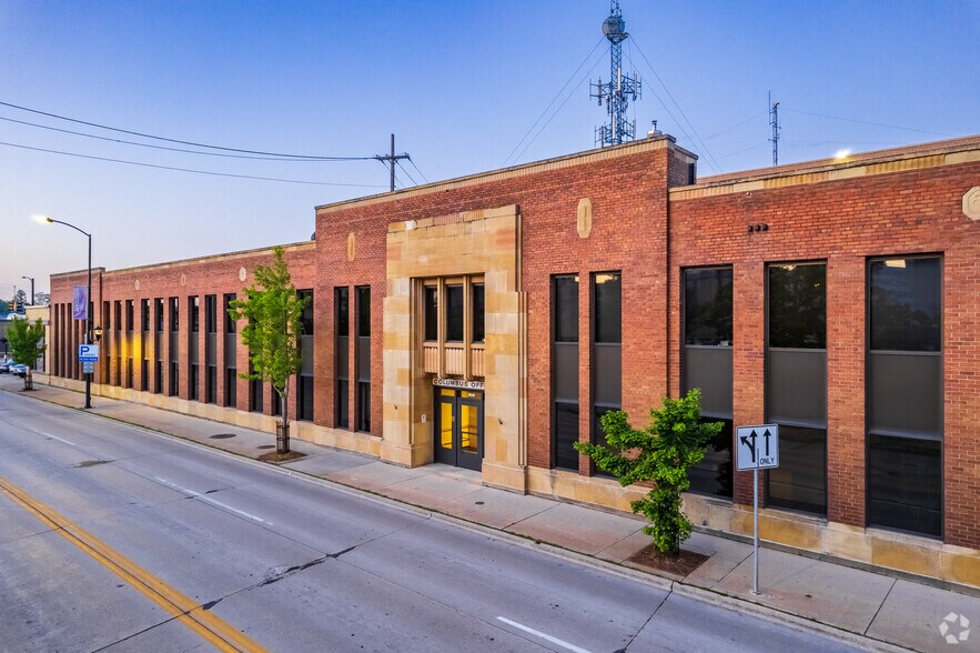 More Photos Of 414 E Walnut St, Green Bay Office For Lease