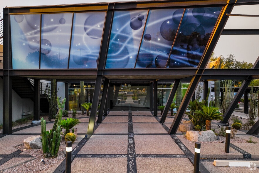 More Photos Of 4501 E McDowell Rd, Phoenix Showroom For Sale