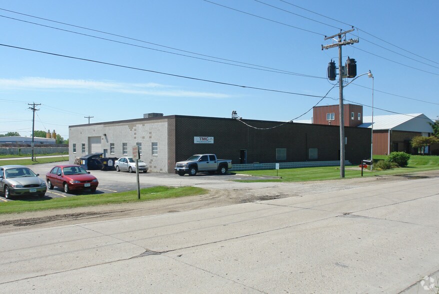 Primary Photo Of 1614 Fuller Rd, West Des Moines Warehouse For Lease