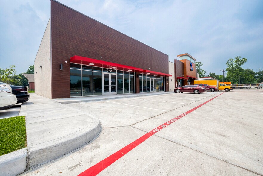 More Photos Of 7755 N Wayside Dr, Houston General Retail For Lease
