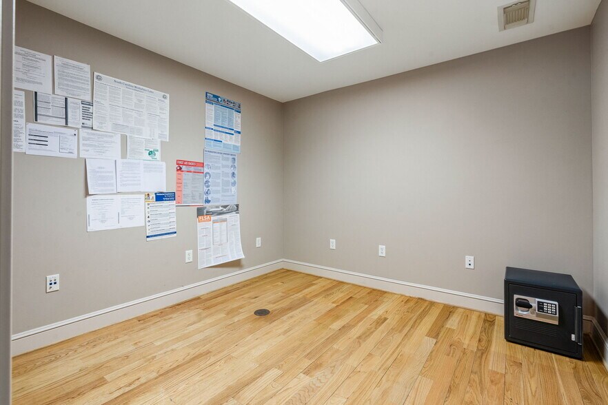 More Photos Of 5500 Watermelon Rd, Northport Medical For Lease