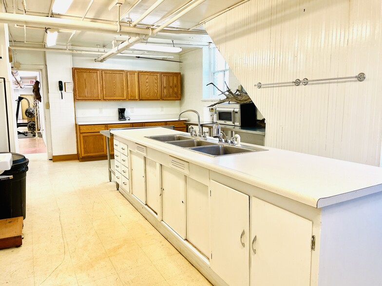 More Photos Of 1601 NE Madison Ave, Peoria Religious Facility For Sale