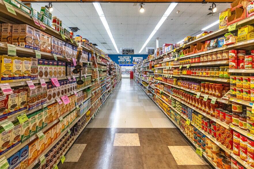 More Photos Of 690 W State St, Burlington Supermarket For Sale