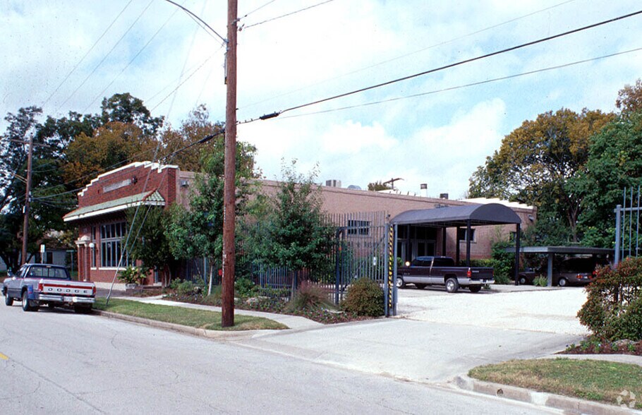More Photos Of 2020 N Memorial Way, Houston Office Residential For Sale