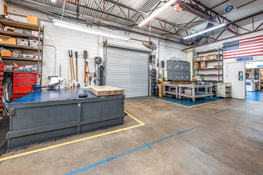 More Photos Of 9417 Princess Palm Ave, Tampa Office For Sale