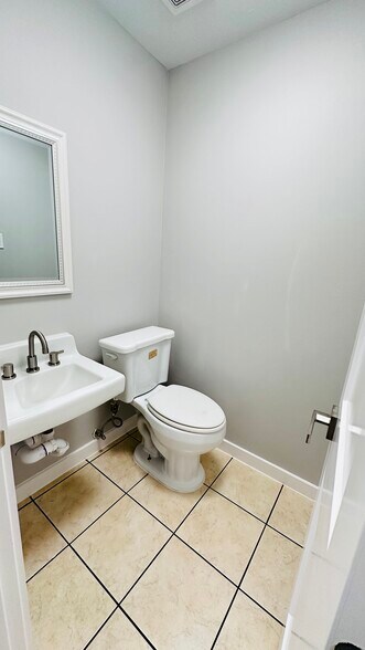 More Photos Of 6502 Memorial Dr, Texas City Medical For Sale