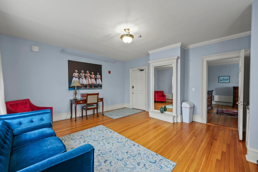 More Photos Of 74 Wendell Ave, Pittsfield Hotel For Sale