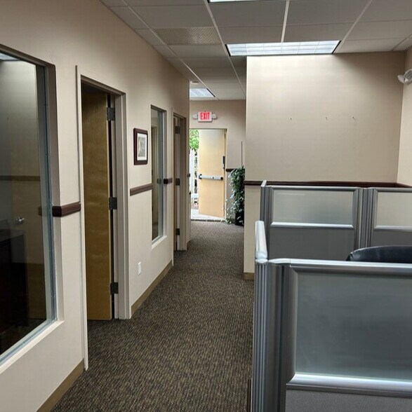 More Photos Of 240 Long Beach Rd, Island Park Office For Sale