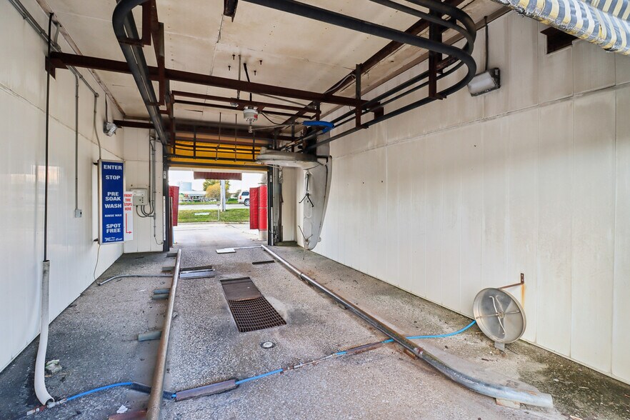 More Photos Of 3508 Delaware Ave, Des Moines Carwash For Sale