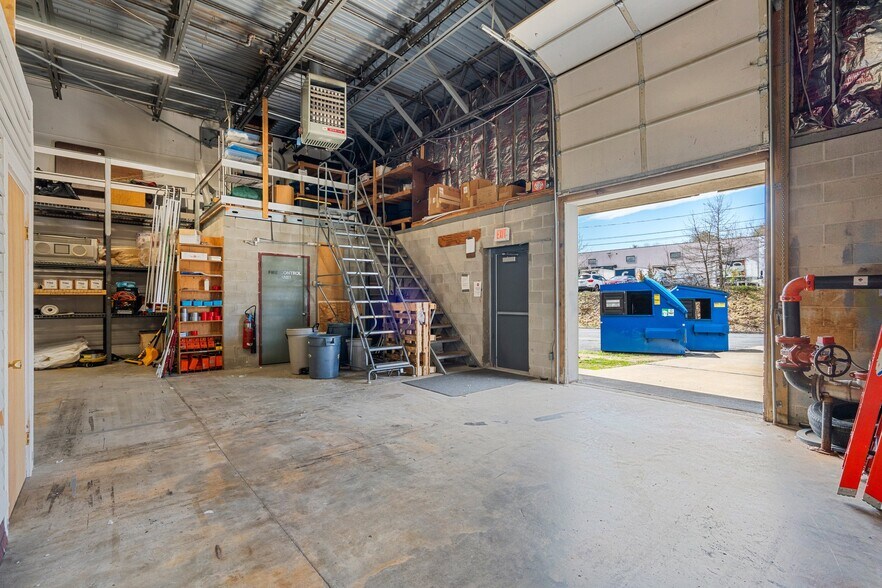 More Photos Of 16 Upton Dr, Wilmington Light Distribution For Sale