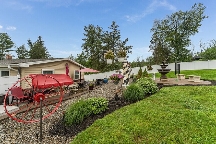 More Photos Of 417 Mountain Rd, Lebanon Specialty For Sale