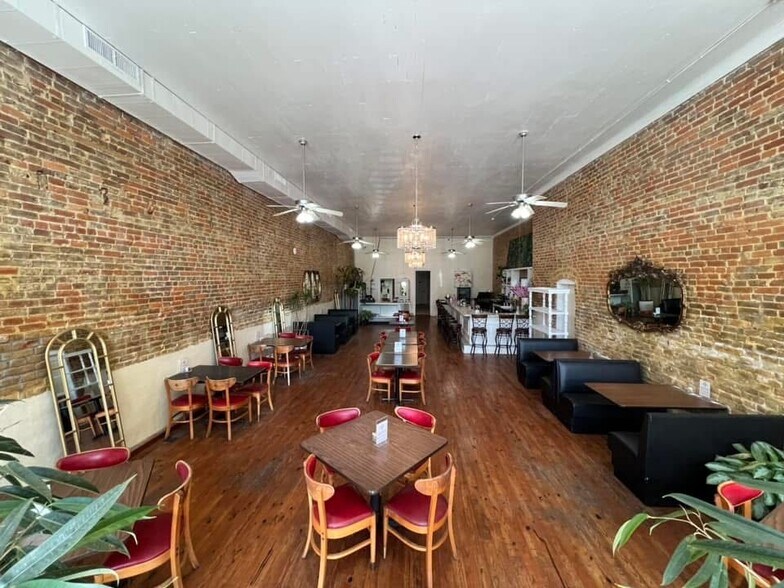 More Photos Of 119 E 5th St, Bonham Restaurant For Sale
