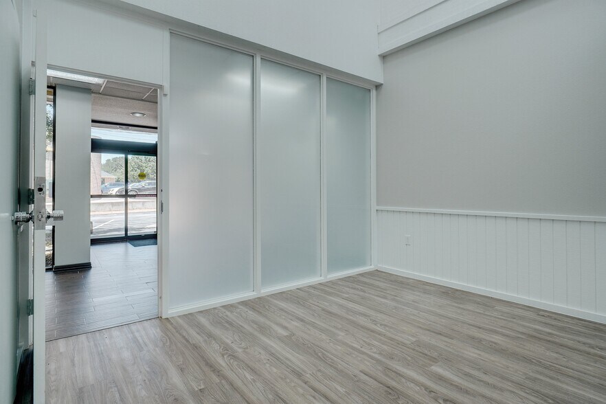 More Photos Of 425 Westpark Way, Euless Office For Sale