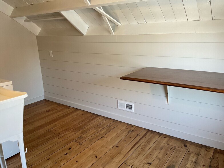 More Photos Of 112 1st St, Perrysville Flex For Lease
