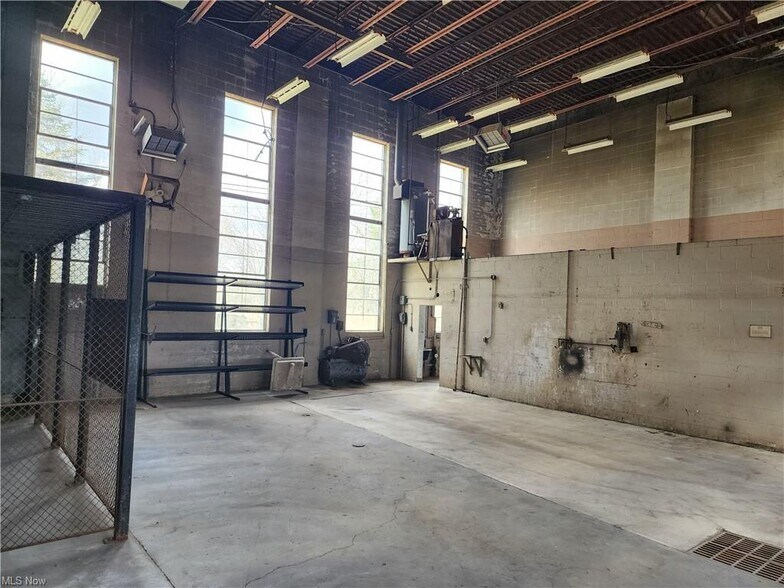 More Photos Of 2055 Greif Rd, Zanesville Warehouse For Lease