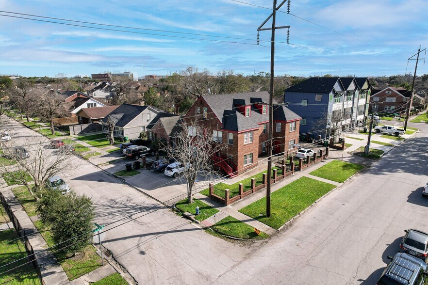 More Photos Of 2602 Isabella St, Houston Apartments For Sale