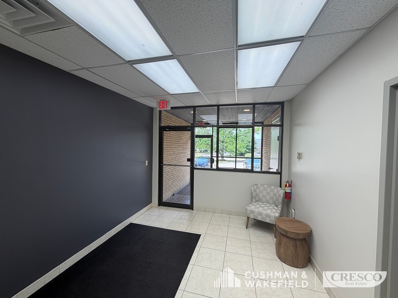 More Photos Of 16500 W Sprague Rd, Middleburg Heights Office For Sale