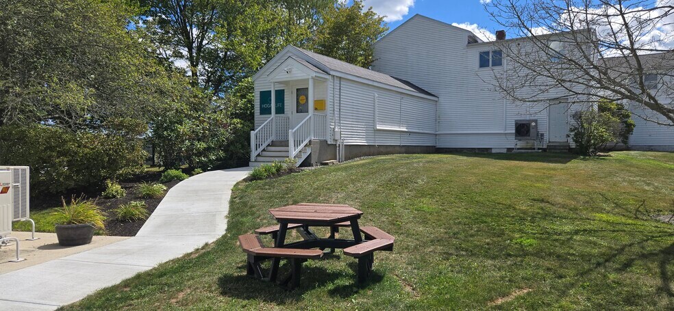 More Photos Of 112 Parker St, Newburyport Research And Development For Lease