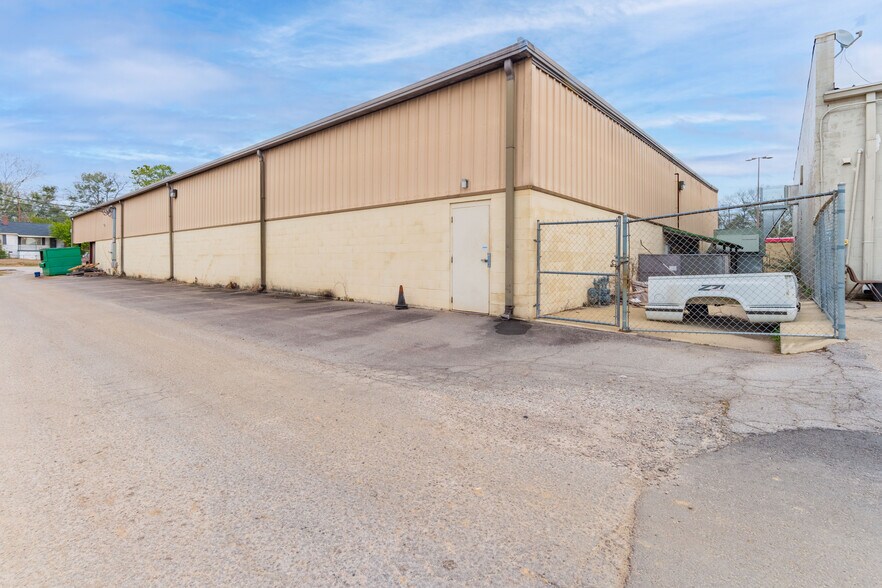 More Photos Of 111 N 12th St, West Columbia General Retail For Sale