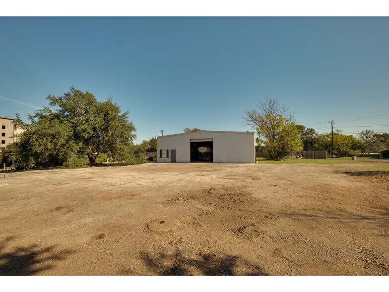 More Photos Of 16110 Lake Travis Dr, Austin Industrial For Lease