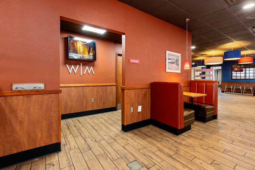 More Photos Of 250 Conicville Rd, Mount Jackson Hotel For Lease