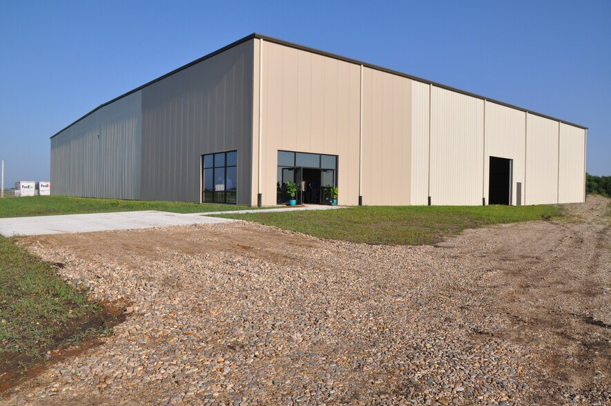 More Photos Of 540 5th St, Spirit Lake Warehouse For Sale