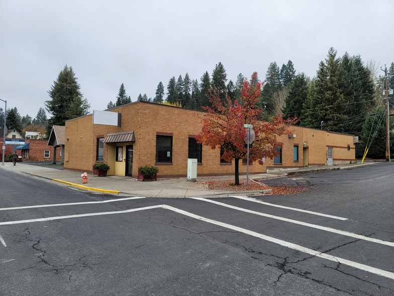 Primary Photo Of 424 S Main St, Troy Bank For Lease