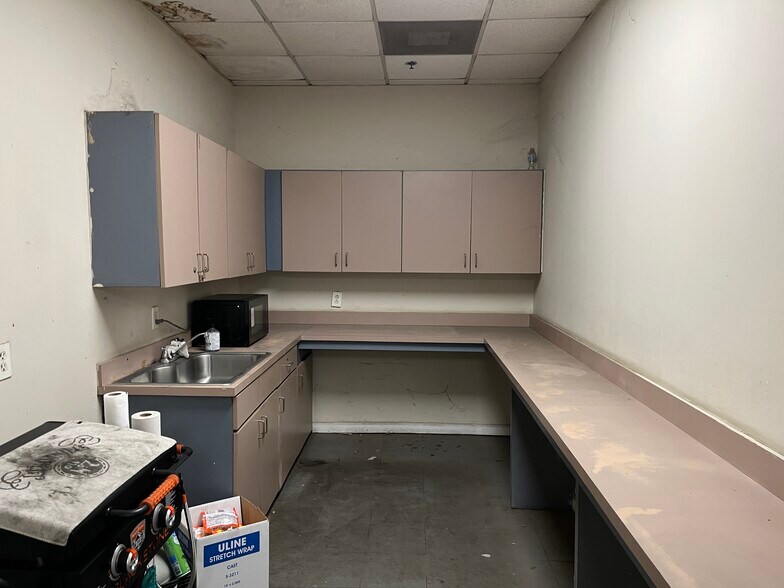 More Photos Of 9479 S Main St, Jonesboro Manufacturing For Lease