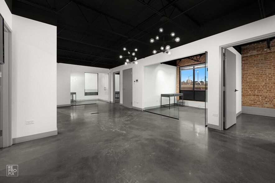 More Photos Of 1322 W Walton St, Chicago Light Distribution For Lease