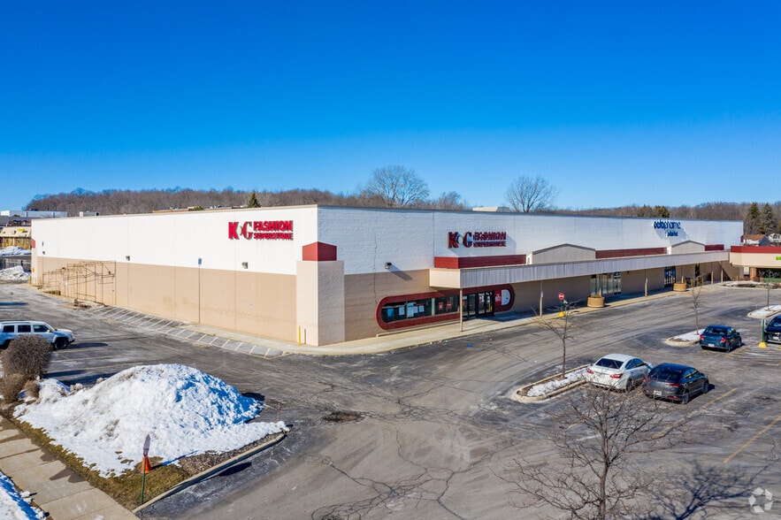 More Photos Of 8600-8604 W Brown Deer Rd, Milwaukee General Retail For Sale