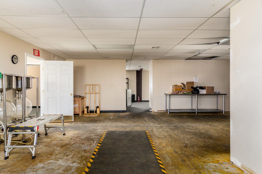 More Photos Of 43 N Silicon Dr, Pueblo Warehouse For Sale